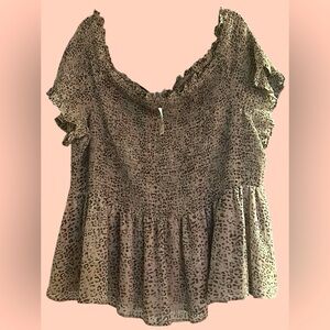 CATO Beige/Pink/Tan Camouflage Short Sleeve Smocked Babydoll Top, Sz 26/28, NWT.